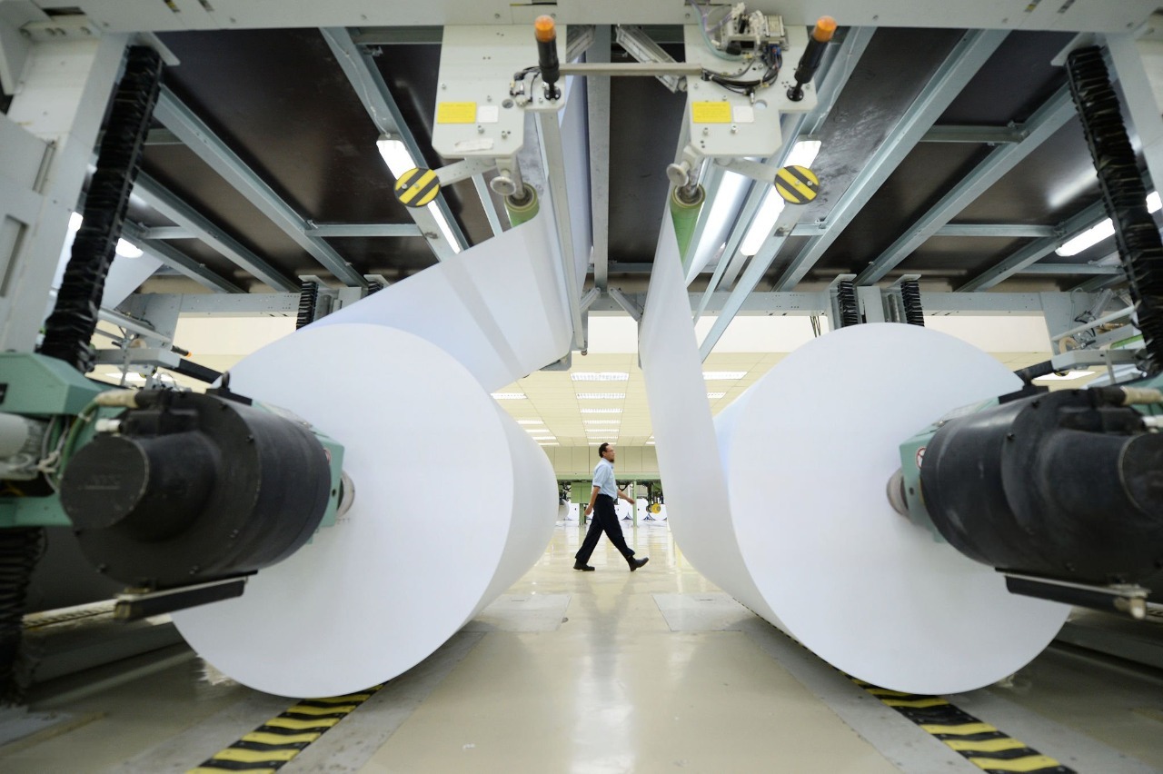 Paper with enhanced toughness