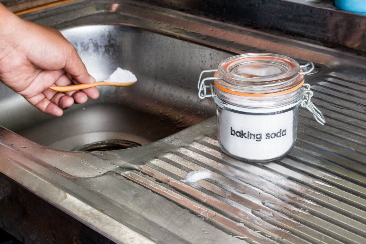 clean the kitchen with baking soda
