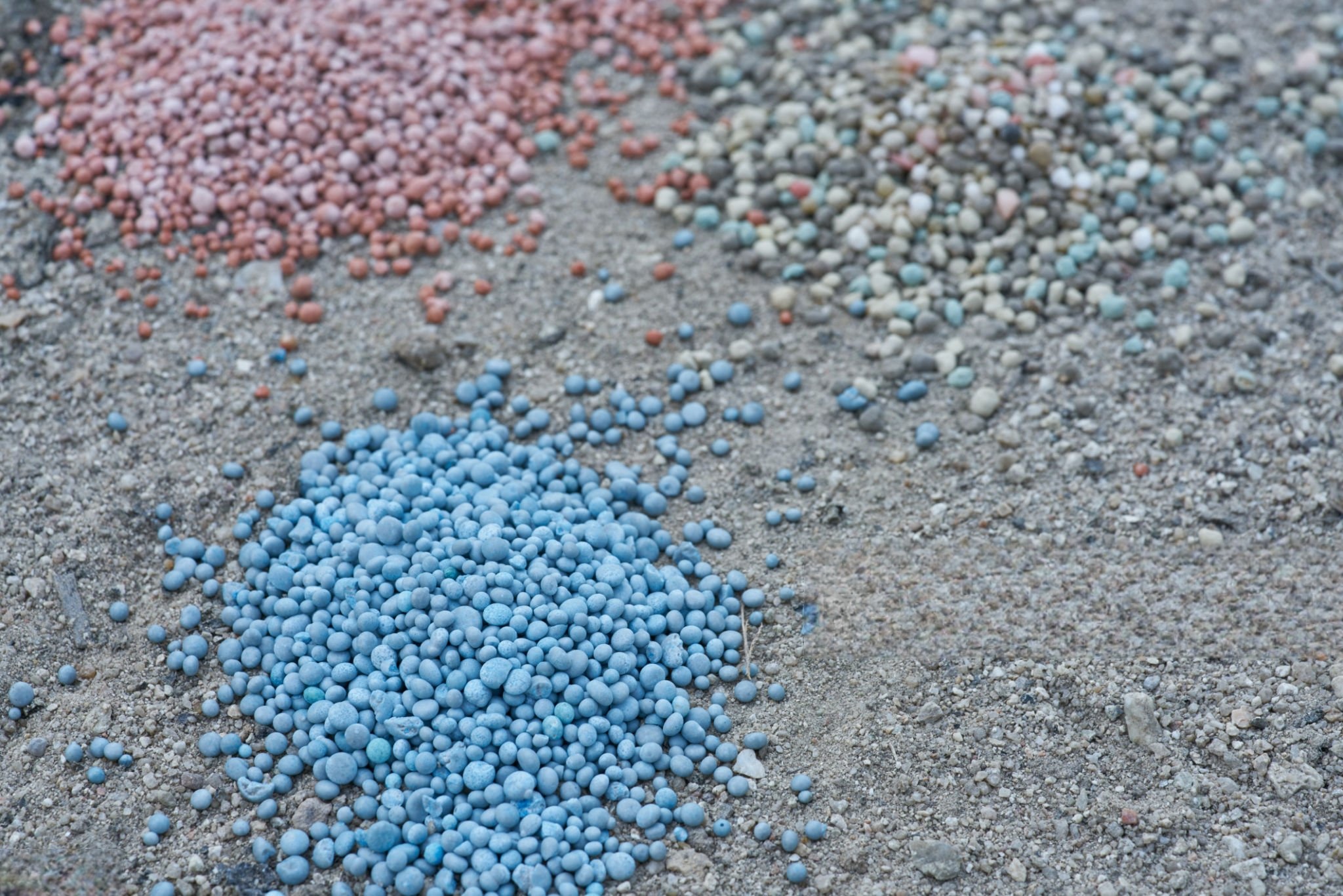 slow release fertilizer with different colors